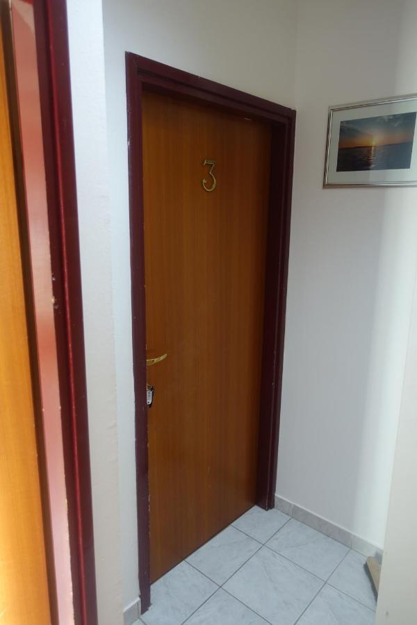 Apartments Galeb ルティナ エクステリア 写真