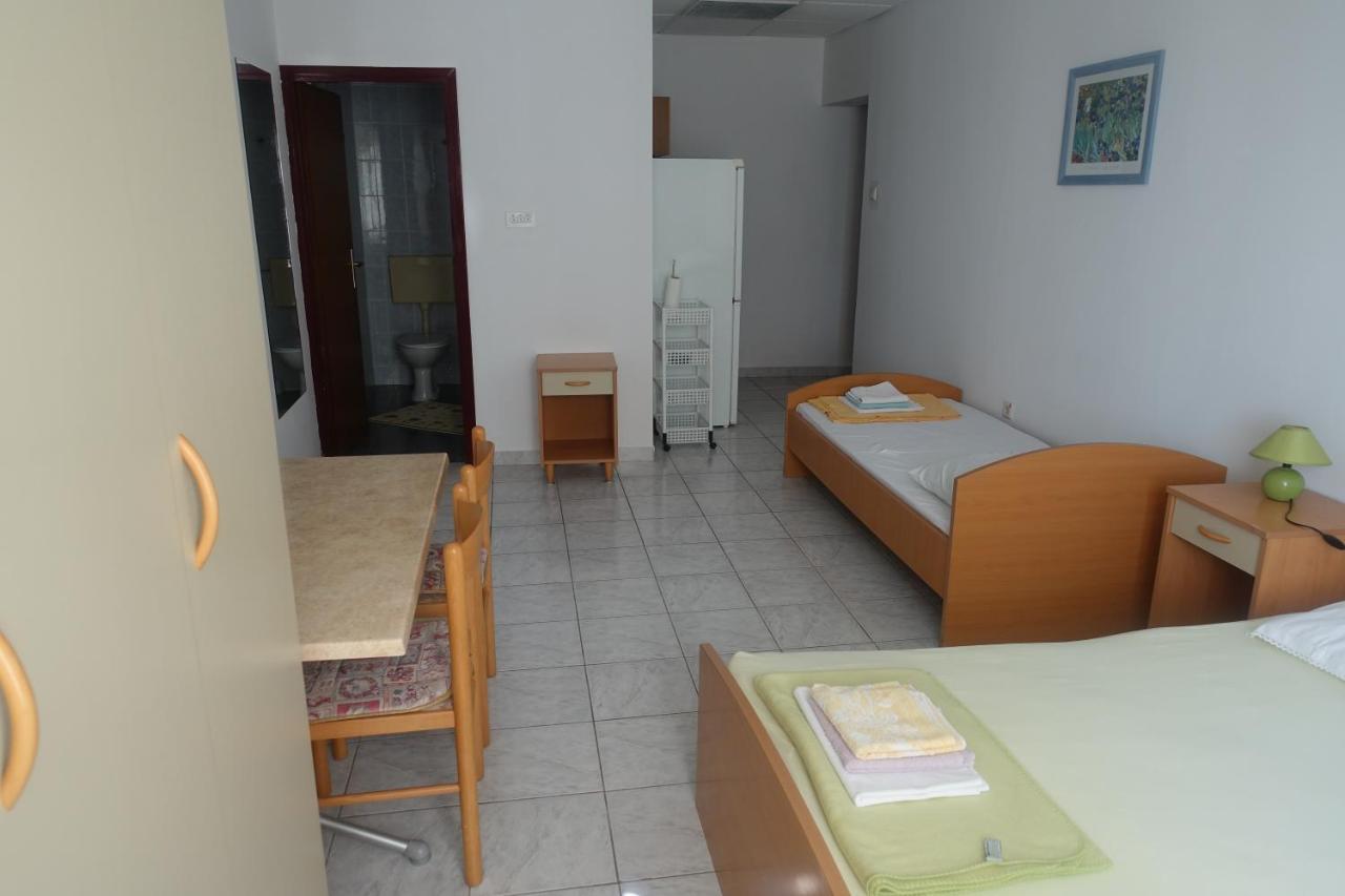 Apartments Galeb ルティナ エクステリア 写真
