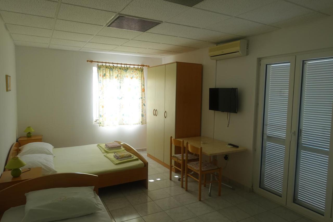 Apartments Galeb ルティナ エクステリア 写真