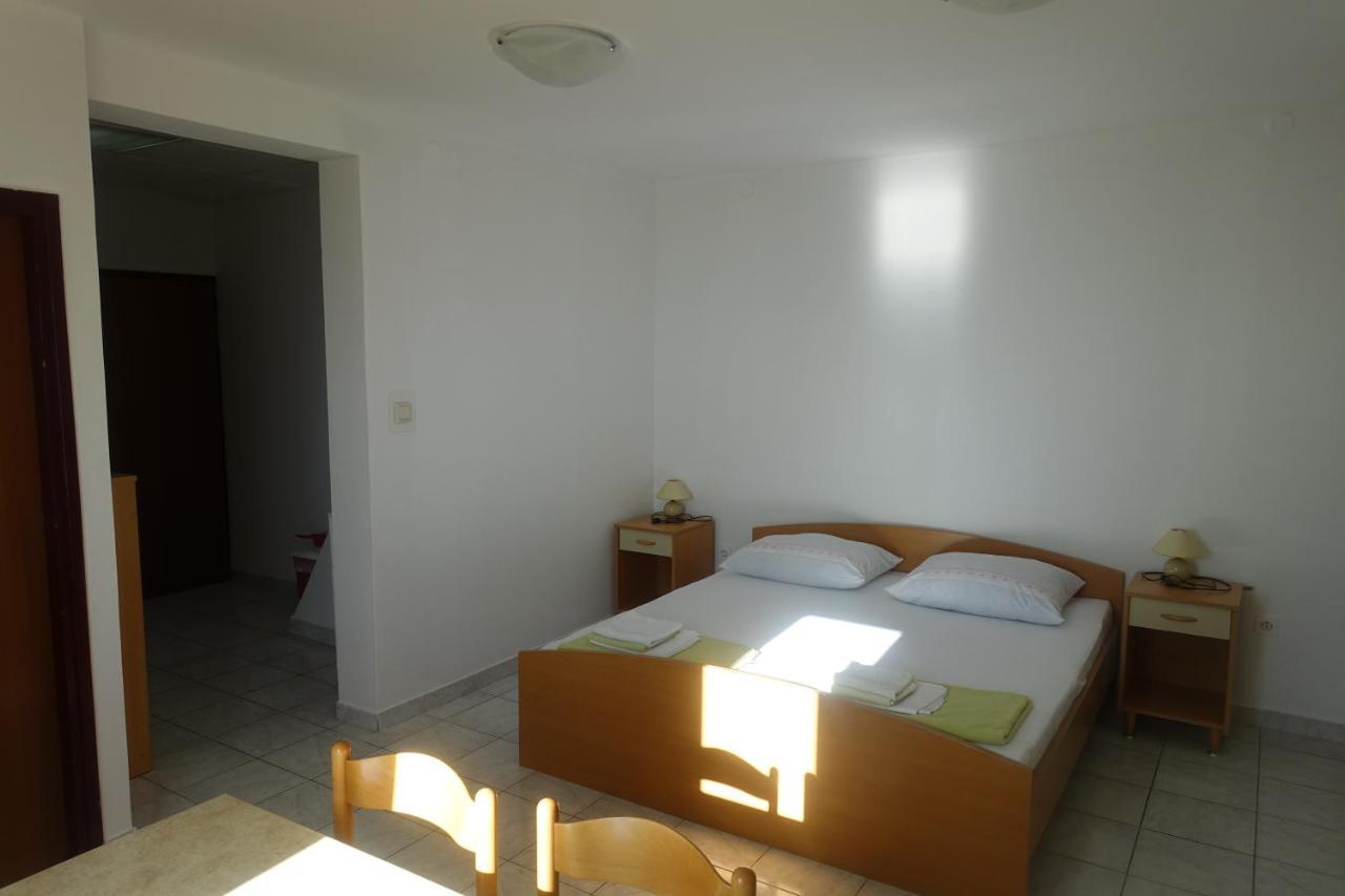 Apartments Galeb ルティナ エクステリア 写真