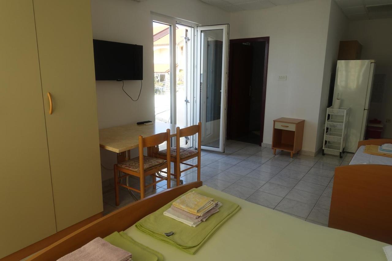 Apartments Galeb ルティナ エクステリア 写真