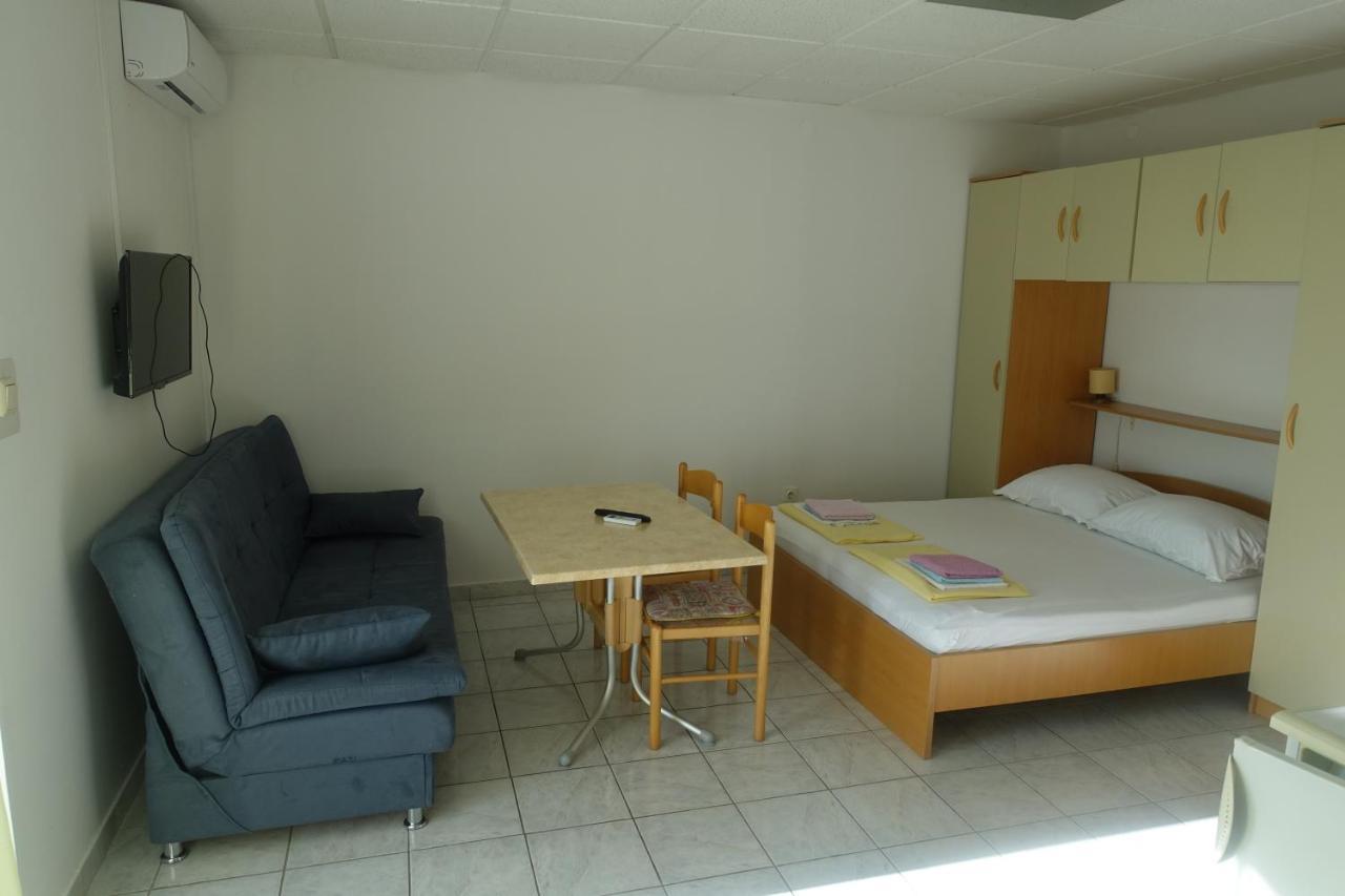 Apartments Galeb ルティナ エクステリア 写真